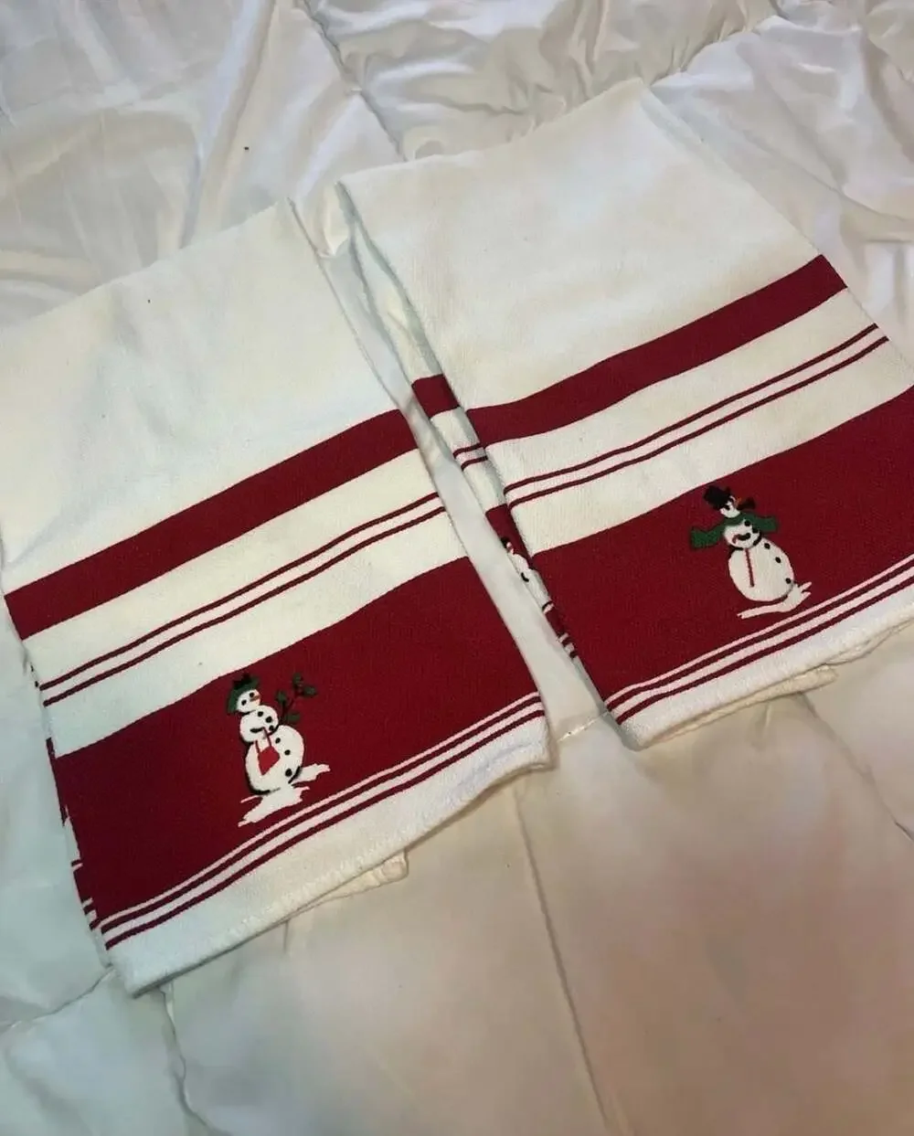 Williams-Sonoma Snowman Christmas Tea Towel Size 19x29 White Red Cotton